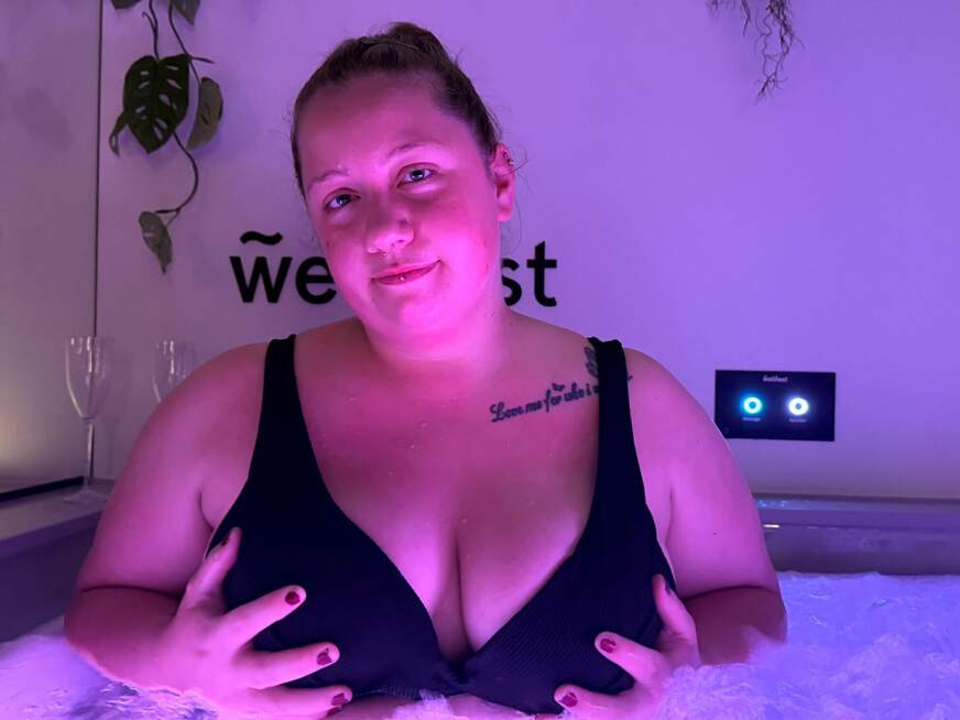 CurvyMelissa