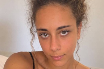 SexyMariechen   Huhu, ich bin Mariechen, 19 Jahre...  Ich bin süß, ein bisschen schüchtern und liebe es, wenn man mich zum Lächeln bringt.  Aber pssst … ich habe auch eine freche Seite!  Möchtest du mich kennenlernen und mein kleines Geheimnis entdecken? 