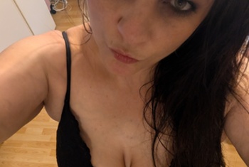 XxJolkaxX Ich dominiere gern und bin immer auf der Suche nach einem ergiebigen Findom/Human A*mIch steh außerdem auf Dirtytalk.. auch versautes lern mich kennen und ich denke wir werden uns verstehen 