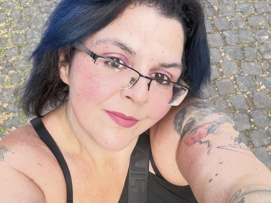 zieh mich aus  und  spiel mit mir - Erotik Amateur