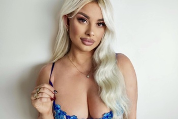 Luxuriaa, 28 Jahre, Pornodarstellerin, aus Tschechien