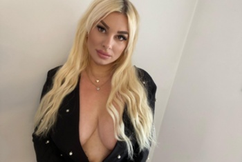 Luxuriaa, 28 Jahre, Pornodarstellerin, aus Tschechien