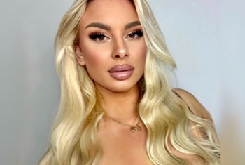 Luxuriaa, 29 Jahre, Pornodarstellerin, aus Tschechien