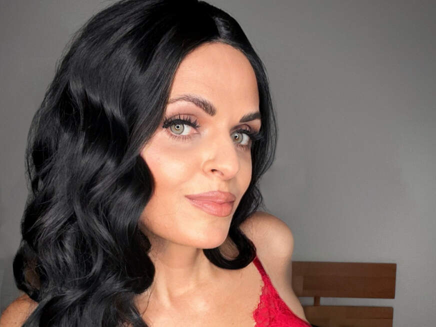 Ich habe es mir geil A**l besorgt und mein kleines, enges A*******h bis zum Orgasmus g*****t! - Erotik Amateur