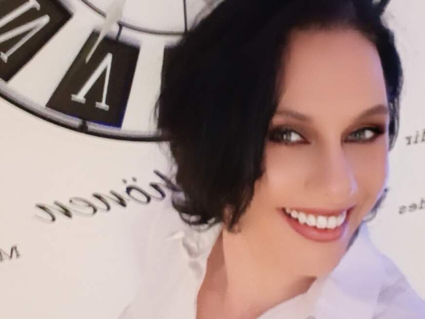M****i schön mit dem Vibro verwöhnt bis zum geilen Orgasmus - Erotik Amateur