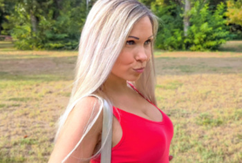 NaturalBarbie, 28 Jahre, Pornodarstellerin, aus Berlin