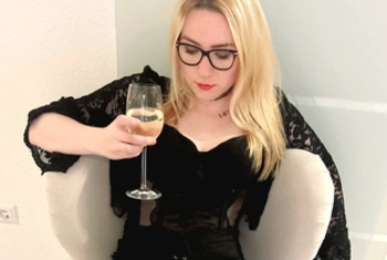 Anni-Angel ᐅ 34 Jährige Pornodarstellerin aus Lübeck