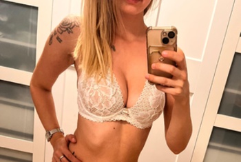 LillySweet, 24 Jahre, Pornodarstellerin, aus Kassel, Hessen