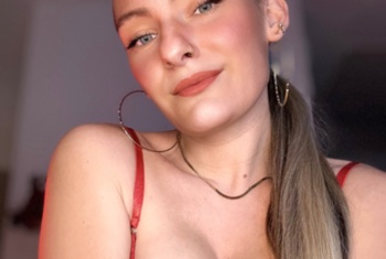 Anna-Mia, 26 Jahre, Pornodarstellerin, aus Neuenhagen 