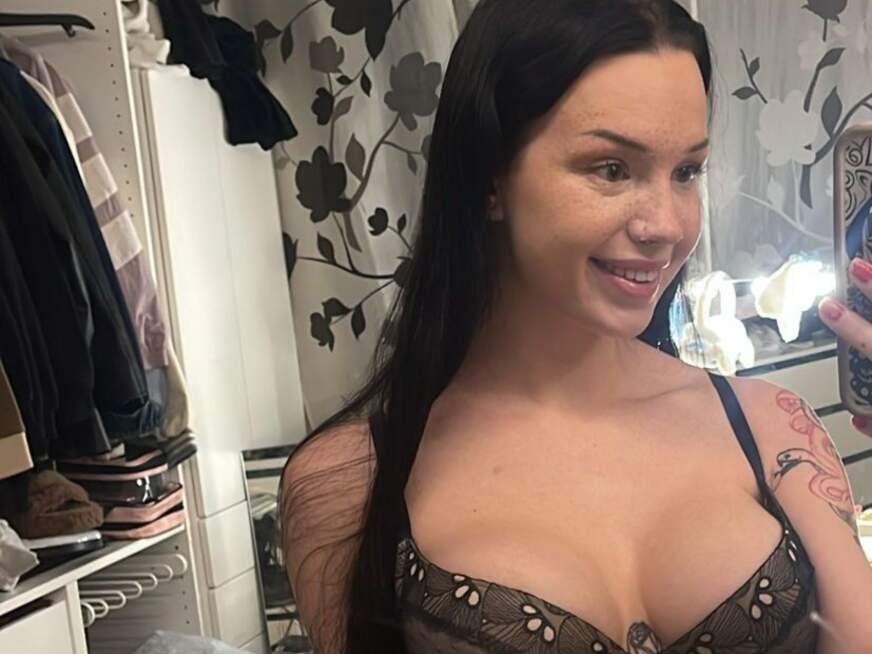 Wird das Folgen haben? Komplett nackt auf einer SEXSEITE! - Erotik Amateur