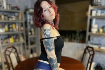 LoremPedes, 33 Jahre, Pornodarstellerin