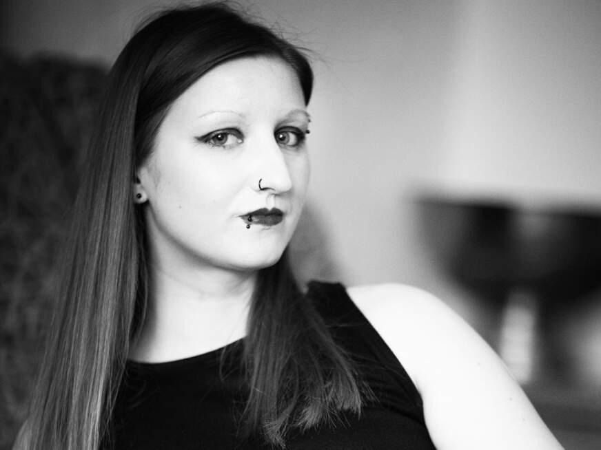 Ich entspanne mit einem Porno und bringe mich zum kommen - Erotik Amateur