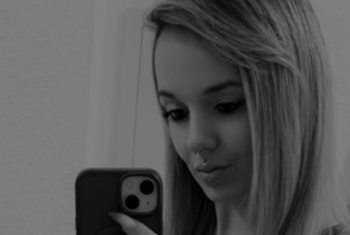 euphoria-girl Ich bin deine sinnliche Blondine mit einer Leidenschaft für aufregende Momente und besondere Fantasien. Bei mir bekommst du exklusive Live-Shows, heiße Privatchats und individuelle Videos, die genau auf deine Wünsche eingehen. Ob verspielte Erotik, Fetisch-Content oder persönliche Überraschungen – ich bin offen für alles, was dich reizt!Bleib dran, denn nach und nach zeige ich dir immer mehr – mehr Haut, mehr Leidenschaft und noch heißere Momente, je mehr du dabei bist!Meine Angebote umfassen:•Spannende Live-Cam-Shows mit verschiedenen Outfits und Requisiten•Persönliche Chats für deine geheimen Wünsche und Fetische•Individuelle Videos &amp;amp; Fotos, exklusiv nur für dichAlles läuft diskret und vertraulich. Das unerlaubte Verbreiten meiner Inhalte wird rechtlich verfolgt und führt zu Anzeige! Genieße alles lieber privat und exklusiv mit mir.Ich freue mich darauf, dich kennenzulernen und gemeinsam unvergessliche Momente zu erleben!                                         