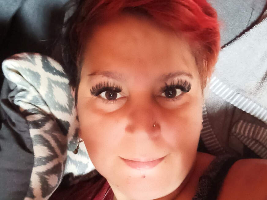 BBW Milf Roxy F***t Sich Mit Riesigem Drachendildo Bis Die M****i Weit Offen Steht - Erotik Amateur