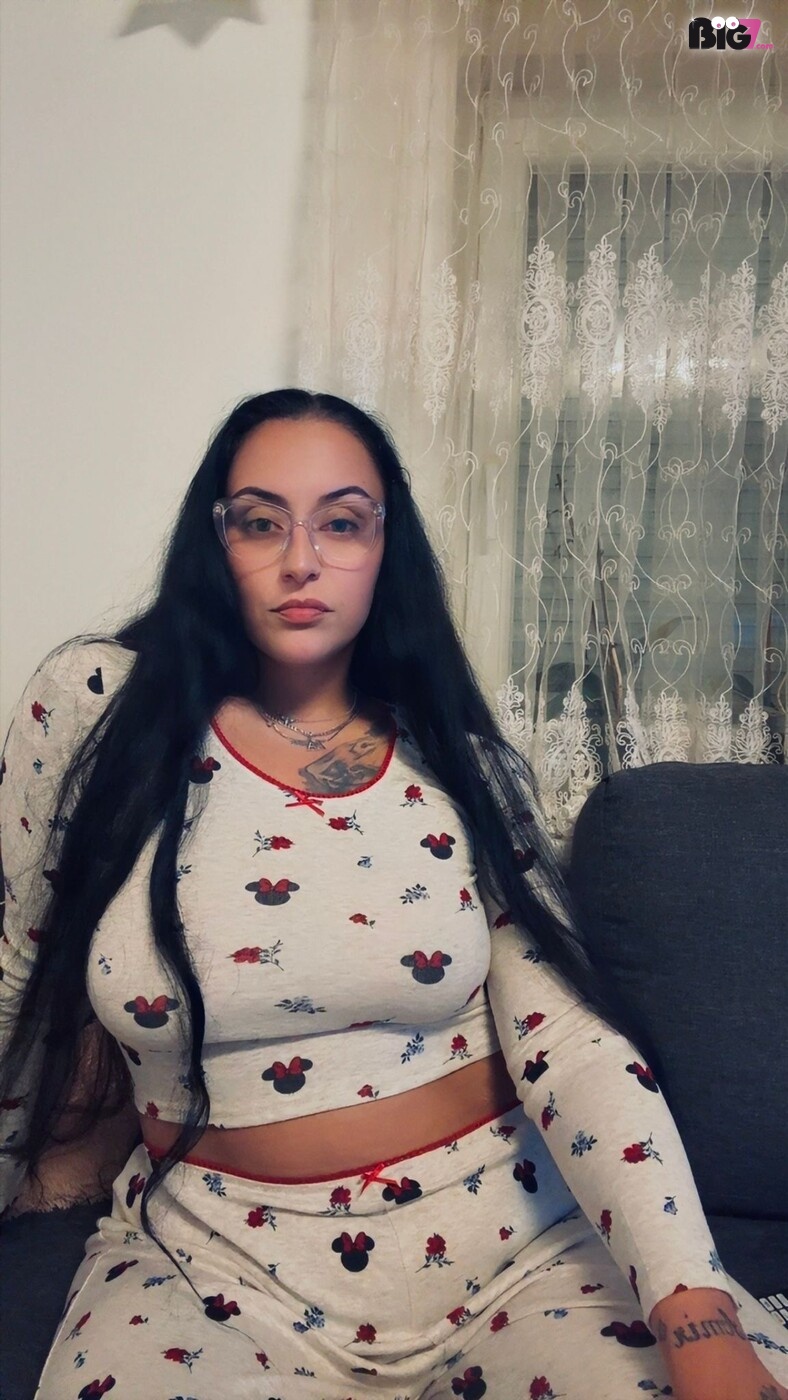 69, Dirtytalk, Analsex, Zungen-Analsex aktiv, Zungen-Analsex passiv, Anal-Dehnungen aktiv, Anal-Dehnungen passiv, Sexspielzeuge, Tittenfick, Gesichtsbesamung, Face-Sitting, Eier lecken, Große Schwänze, Lesbische Spiele, Rollenspiele, Dreier , Sex-Parties, Nylon-Strapserotik, High-Heels, Lack,Leder, Latex, Doktor-Spiele, Maskenspiele, Dominante Rollen, Demütigung, Bondage, Spanking, Rasur, Schulerziehung, Versklavung passiv, Vorführung, Partnererziehung, Fisting