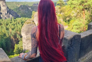 Redlady1997                                 ️Willkommen in meinem kleinen Universum voller Leidenschaft, Kreativität und süßer Verlockungen! Ich bin auf der Suche nach einem Mann, der genauso neugierig ist wie ich, der das Feuer in meinen Augen entfachen und die Funken unserer Verbindung zum Glühen bringen kann. Mit einem Herzen voller Verlangen und einer Seele, die danach dürstet, die aufregendsten Abenteuer des Lebens zu erleben, lade ich dich ein, Teil meiner Welt zu werden. Lass uns gemeinsam die Grenzen unserer Lust erkunden und unsere Träume in lebendige Realität verwandeln. Bist du bereit, das Abenteuer zu beginnen?️                            