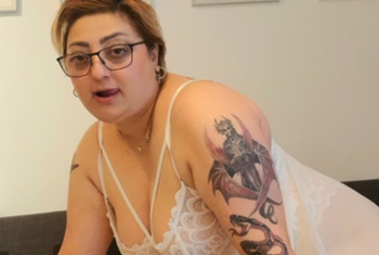 Elli-wien  Hallo, und danke weil du bei meine Profil bist. Zu mir kann ich dich mehr zeigen als sagen wen du auf D**ke Frau stehest melden dich würde mich sehr freuen dich auch in Real zu treffen. LG dein Elli.