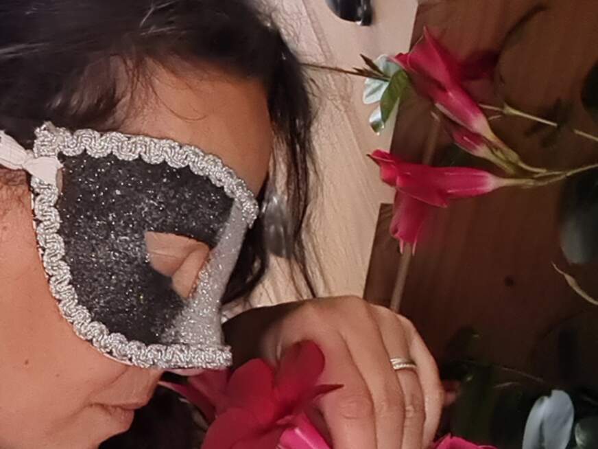 Im weißen Höschen g*******t - Erotik Amateur