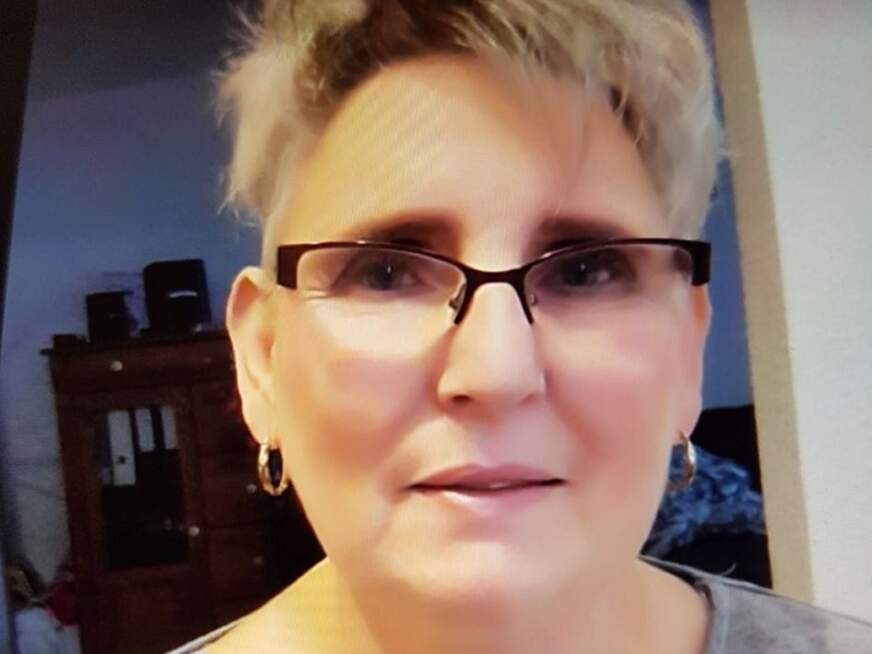 Heiße und geile 90 F Titten - Erotik Amateur
