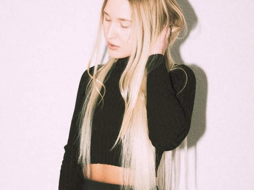 Nahuafnahme wie es meiner f*****en M****i geil besorge bis ich auslaufe..... - Erotik Amateur