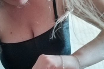 floralive19, 34 Jahre, Pornodarstellerin aus Deutschland
