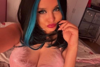 Dirtyleylaa, 21 Jahre, Pornodarstellerin