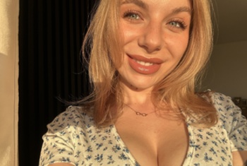 SlaviaHeiss, 26 Jahre, Pornodarstellerin, aus Polen SlaviaHeiss, 26 Jahre, Pornodarstellerin, aus Polen