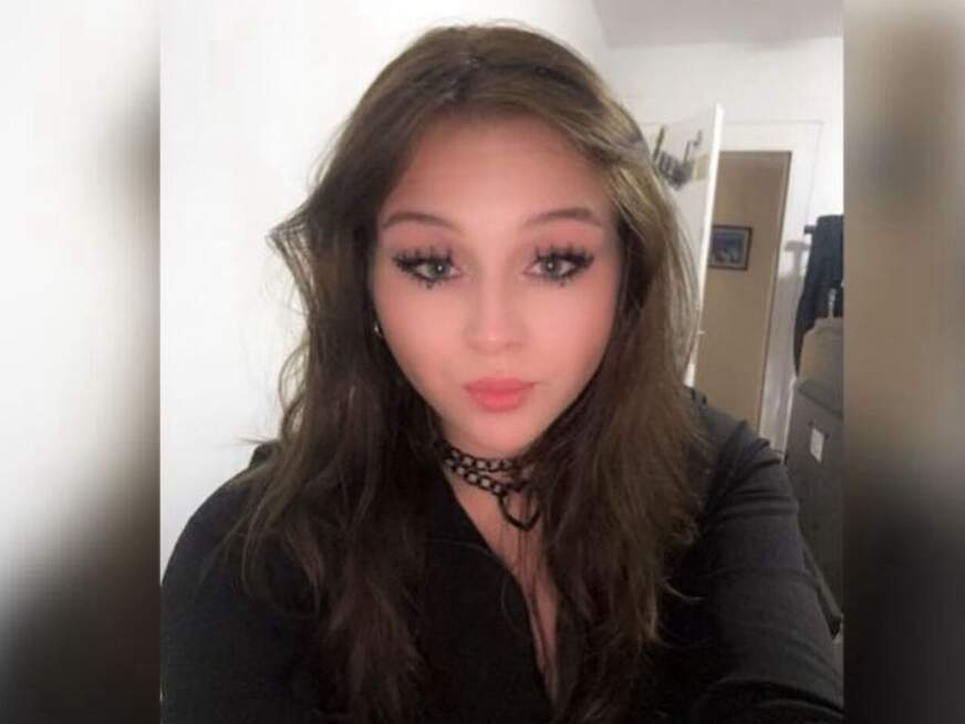 Ich mach den Kameramann so geil bis er mir ins Gesicht s*****t - Erotik Amateur