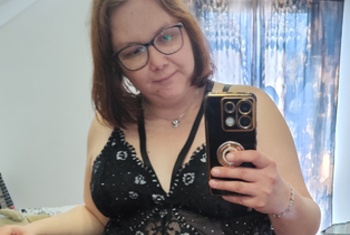 Hotcurvywild, 34 Jahre, Pornodarstellerin