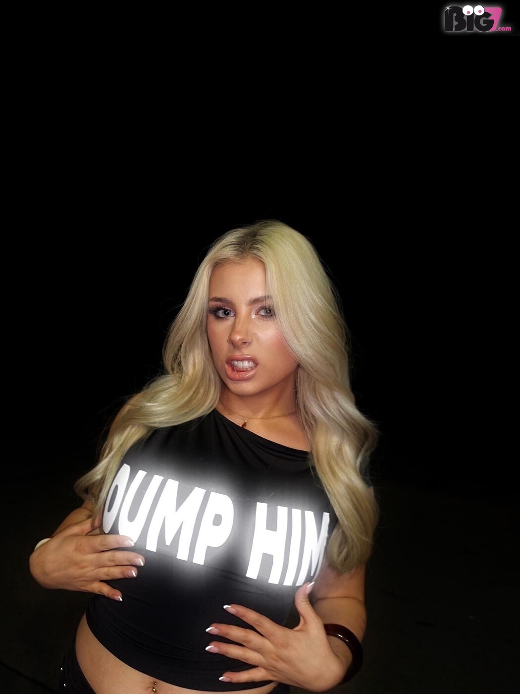 69, Dirtytalk, Zeigen in der Öffentlichkeit, Sexspielzeuge, Tittenfick, Deepthroating (Hardcore Blasen), Gesichtsbesamung, Große Brüste, Rollenspiele, Dreier , Fuß-Fetisch