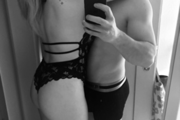 SophiaSebastian  Hallo, ihr Lieben! Wir sind Sophia und Sebastian, ein leidenschaftliches Paar aus Deutschland, das sich im Urlaub kennengelernt hat, ein spontaner Blick am Strand, ein heißer Flirt und schon war die Chemie explosiv. Seitdem teilen wir nicht nur das Leben, sondern auch unsere wildesten Träume und Abenteuer.  Wir sind beide sportlich sehr aktiv, mit trainierten Körpern, die wir gerne zeigen: Sophia mit ihren sinnlichen Kurven, langen Haaren und einem Blick, der dich schwach macht, und Sebastian mit starken Muskeln, charmantem Lächeln und Händen, die wissen, was sie tun. Was uns am meisten aneinander anmacht? Diese pure Energie, die in jedem Moment spürbar ist.  Unsere Vorlieben? Wir lieben n**se, natürliche D********ts und probieren uns in allen Positionen aus, von zärtlich bis intensiv, immer mit diesem prickelnden Kick, der uns alle drei (ja, dich inklusive!) in Ekstase versetzt. Außerhalb der Erotik verbindet uns die Leidenschaft für Reisen, Sport und natürlich das Liebesspiel, das wir zu einem echten Hobby gemacht haben.  Unser Ziel hier? Neue Abenteuer erleben, unsere Fans glücklich machen und einfach puren Spaß haben! Teil deine Fantasien mit uns!  wir freuen uns auf duch. 