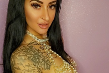 Melissahoot  Hey  Willkommen in meinem geheimen Bereich – ich freu mich, dass du hier bist️Im Feed findest du meine heißesten Bilder und im chat vielleicht noch mehrAber sei schnell… viele Inhalte sind nur kurz sichtbar ⏳Wenn du mehr willst – privat und exklusivViel Spaß beim Stöbern🤗  Aber vorsicht… ich könnte süchtig machen 🤭   Hey   Welcome to my secret space – I’m so happy you’re here  In my feed you’ll find my hottest pictures and more in the chat️ But be quick… most content is only available for a short time ⏳ If you want more – private und exclusive Have fun exploring   But careful… I might become your new addiction 🤭