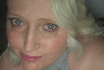 Blondi43  Hey ich bin Blondi bald 43jahre j**g  Und bin sehr offen . Freu mich mit euch zu  geil zu Chaten Reale treffen sind auch möglich, wenn alles Passt und wir uns kennen gelernt haben hier im Chat und auch ganz wichtig mein  Freund  ist immer dabei und in der nähe. Eure Blondy 