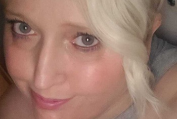 Blondi43  Hey ich bin Blondi bald 43jahre j**g  Und bin sehr offen . Freu mich mit euch zu  geil zu Chaten Reale treffen sind auch möglich, wenn alles Passt und wir uns kennen gelernt haben hier im Chat und auch ganz wichtig mein  Freund  ist immer dabei und in der nähe. Eure Blondy 