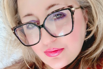 Mariablond  Ich bin eine kurvige Blondine, die Sex immer noch liebt. Ich bin eine erfahrene und reife Frau, die gerne verwöhnt und zum Höhepunkt der Lust führt. 
