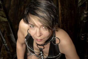 Lioras**t  Ich bin Liora – frech, versaut und alles andere als brav! Ich liebe es, meine wilde Seite vor der Kamera auszuleben. Tabulos, leidenschaftlich, hemmungslos und mit einer ordentlichen Portion Provokation!Bei mir gibt es keine langweiligen Spielchen. Ich stehe auf echte Lust, spontane Abenteuer und Männer, die wissen, was sie wollen.Ich drehe leidenschaftlich gerne heiße Amateurfilme und liebe es, meine Zuschauer immer wieder aufs Neue zu überraschen. Brave M*****n gibt es genug – ich gehöre garantiert nicht dazu!                                                             