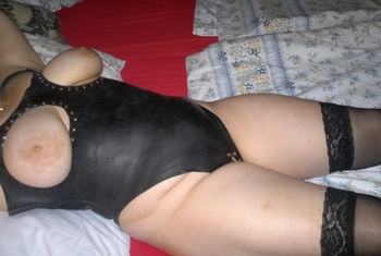 69, Sexspielzeuge, Gegenstände einführen, Tittenfick, Gesichtsbesamung, Eier lecken, Lesbische Spiele, Nylon-Strapserotik, Lack,Leder, Latex, Bondage, Rasur, Fisting