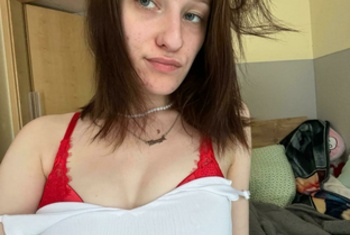 JuliaJoy, 19 Jahre, Pornodarstellerin