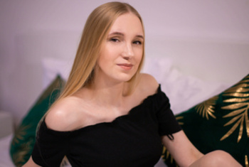 JanineGold, 21 Jahre, Pornodarstellerin aus Polen
