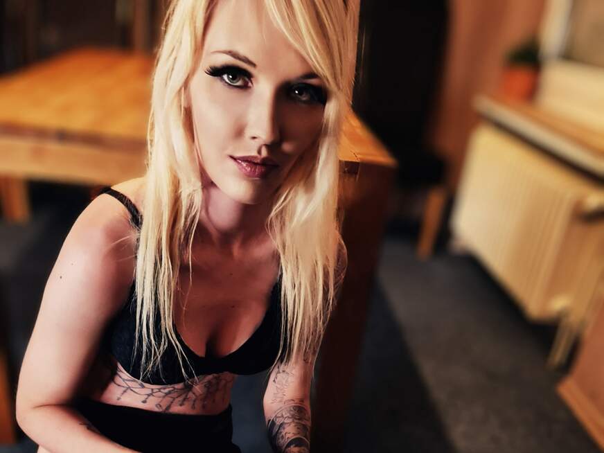 Ins Auge g********t - Erotik Amateur
