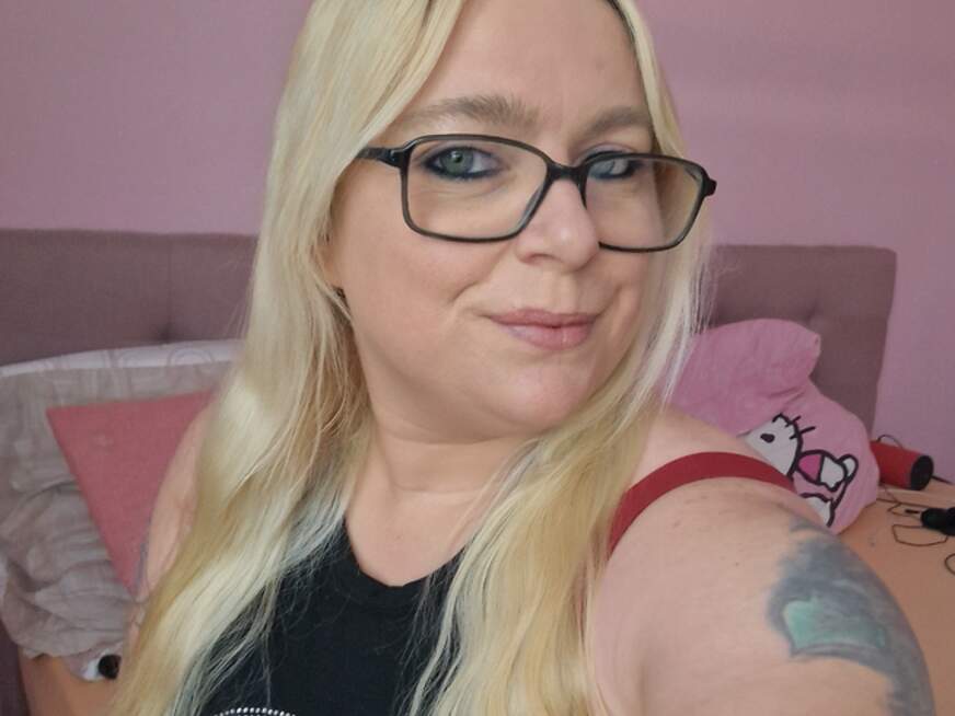 D**ke Titten und Massagestab an der M****i - Erotik Amateur