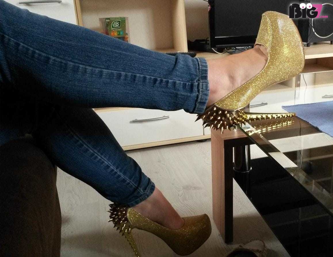 NailAndFeed - deutsche Porno Darstellerin