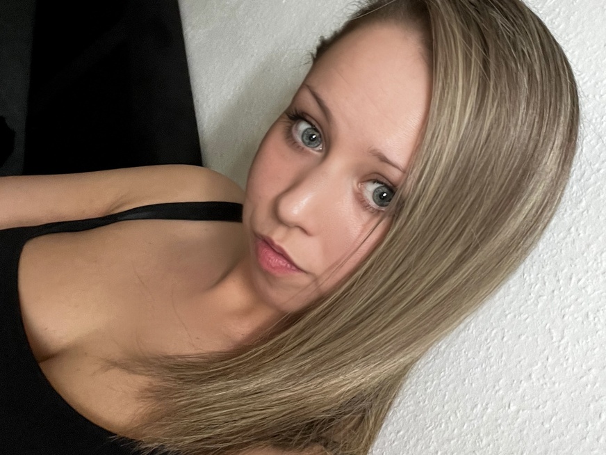 SugarAndDirty ᐅ 33 Jährige Pornodarstellerin