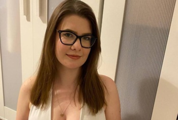 CarolineCute, 21 Jahre, Pornodarstellerin