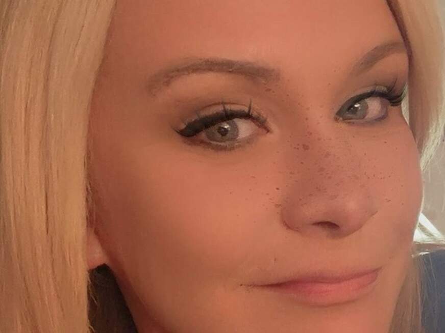 Orgasmus in der Umkleide! - Erotik Amateur