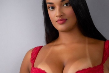 JulienneRose, 26 Jahre, Pornodarstellerin, aus Schweiz JulienneRose, 26 Jahre, Pornodarstellerin, aus Schweiz