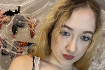 Ammanta  ein heißes, j***es, sexy und hemmungsloses B**y, das dich glücklich machen kann