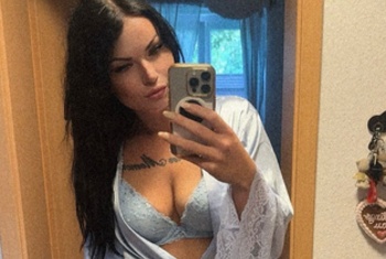 Lottchen2000, 25 Jahre, Pornodarstellerin Lottchen2000, 25 Jahre, Pornodarstellerin