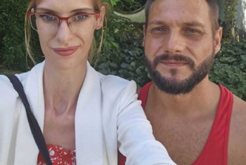 VilaWild Ein wildes und Liebevolles Pärchen was sich gern beobachten lässt 🤭 schau doch mal vorbei. Es gibt uns zu zweit aber auch als solo in der Cam und in unseren Inhalten.  Zu uns beiden:Jede Berührung und jede intime Verbindung intensiviert unsere Leidenschaft und entfacht ein Feuer der Sehnsucht. Diese besondere Verbindung macht uns zu perfekten Partnern für erotische Filme und aufregende Live-Performances, in denen wir unsere Kreativität ausleben. Du kannst nur mit mir dein Spaß haben oder aber auch mit beiden, jedoch sind wir keine Profis, wir machen das ganze aus Spaß und bleiben dabei authentisch und ehrlich. Sagt dir das zu ? Dann freue wir uns darauf dich kennenzulernen. 🫶  zu mir: Ich bin 33, Skinny, Bisexuell, Verheiratet aber offen, 176cm groß und Vielleicht deine geheimnisvolle Nachbarin von nebenan?!Ich liebe es am Handy/Laptop zu sein, Fotografie und Filme/Clips drehen. Ich falle gerne aufIn meiner Freizeit liebe ich das Zocken,ob PC oder PS5. Aber ich gehe natürlich auch raus und erlebe Abenteuer oder den ganz normalen Alltag. Die Natur liebe ich ebenfalls, da darf es auch gern mal priv***r werden🤭 Kreativ bin ich auch,ich liebe das Zeichnen, Nähen und Kerzen gießen Ach und Quatschen, ja dass kann ich sehr gut und liebe ich ebenfalls,also lass uns zwischendurch gern auch einfach mal Schnacken, Kaffeeklatsch im Live oder Chatten  