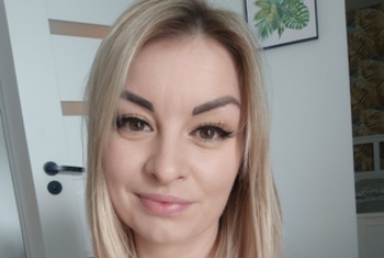 LenaHeiss  Ich warte auf einen Mann, der mich wirklich heiß machen kann… Ich bin Lena, 26, und ich bin die Art von M*****n, die allein von deinen schmutzigen Worten f****t wird. Zeig mir deine Lust auf der Cam und ich fange langsam an, mich nur für dich zu berühren…Mein Lieblingsding? Wenn du mir ganz genau beschreibst, was du mit mir machen willst… wie du meinen Hals küsst, meine Sche***l auseinanderziehst und meine P***y für dich tropfn**s machst Ich mag keine stillen Zuschauer. Ich will EINEN echten Mann, der weiß, wie er ein M*****n die Kontrolle verlieren lässt.Mach mich heiß und du bekommst: – meinen teasing Körper – meinen süchtig machenden Dirty Talk – eine Private Show, in der ich nur dir gehöreSei lieb – ich bin deine perfekte Sex-Freundin  Sei dominant… und ich werde um mehr betteln.Schau nicht nur zu… nimm mich mit ins Private und mach mich zu deiner. #dirtytalk #girlfriendexperience #new #tits #ass #wetp***y #c2c #pvt #horny #tease #slim #sexy #tattoo #bigass #perfectbody #bigpussylips #german